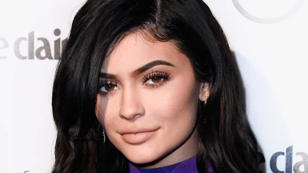 Кайли Дженър със странен израстък на крака