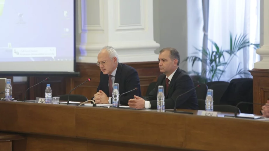 Работодателите напуснаха демонстративно тристранката