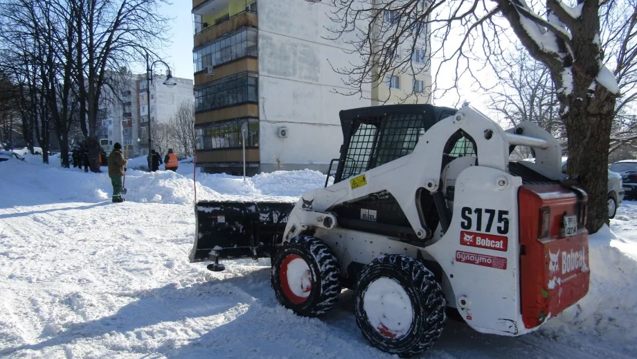 Усложнена пътна обстановка в София заради снега 