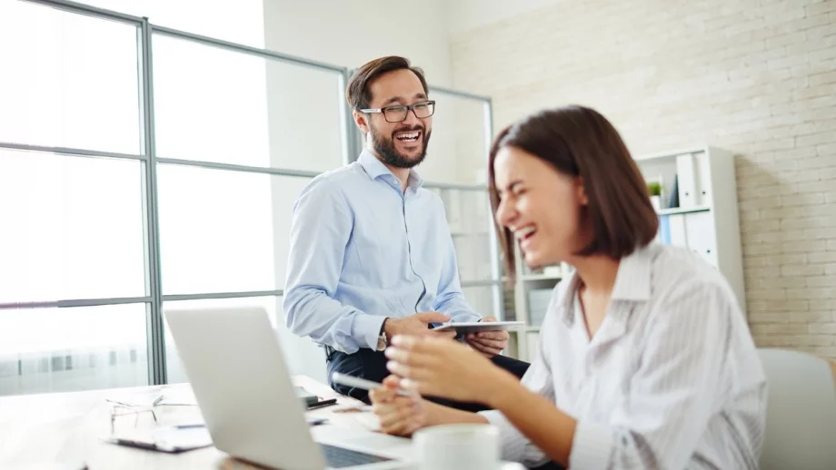 3 вреди от хумора на работното място