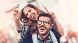 5 знака, че натрапвате връзката си в социалните медии