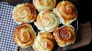 Питки охлювчета с кашкавал и сирене