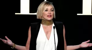 7 звезди над 50, които нямат корекции по себе си