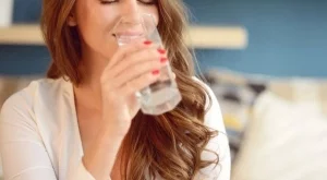 За какво помага пиенето на топла вода