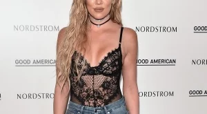 С тази тренировка Клоуи Кардашиян вае тялото си