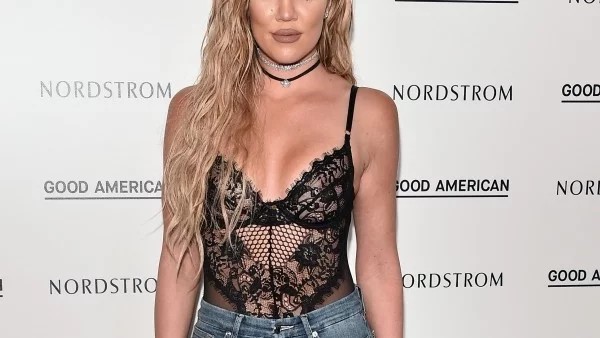 С тази тренировка Клоуи Кардашиян вае тялото си