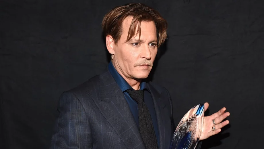 Джони Деп платил 7000 долара за канапе на Ким Кардашиян