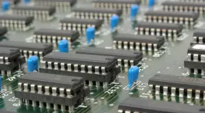 Китай ще разследва недостига на чипове