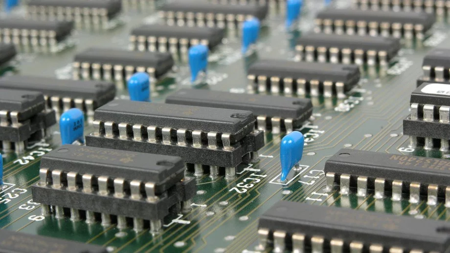 Компания имплантира микрочипове на работниците си