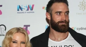 Кайли Миноуг заряза годеника си