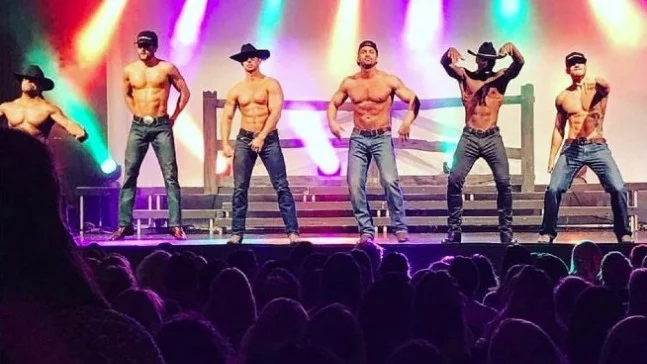 Най-горещите танцьори в света Chippendales подлудяват родните дами