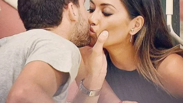 Никол глези Гришо (снимка)