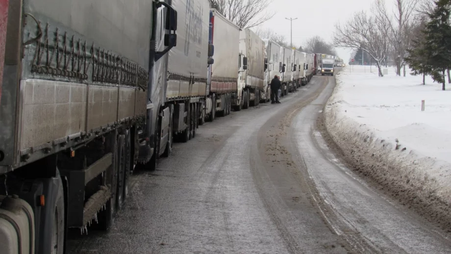 Автомобилите над 3,5 т ще могат предварително да плащат тол такса