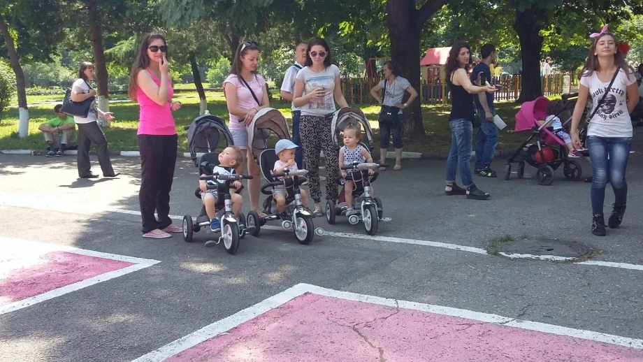 Ще сработи ли проектът за наемане на детегледачки с държавни пари?