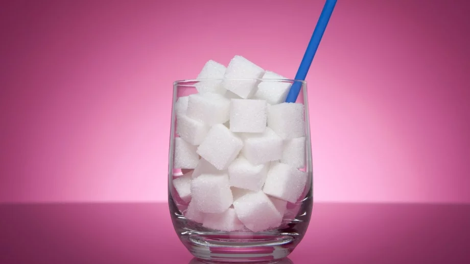 Франция забрани продажбата на напитки със захар и оцветители 