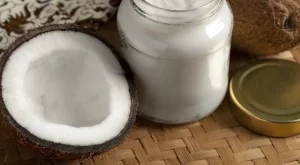 Защо да миете зъбите си с кокосово масло