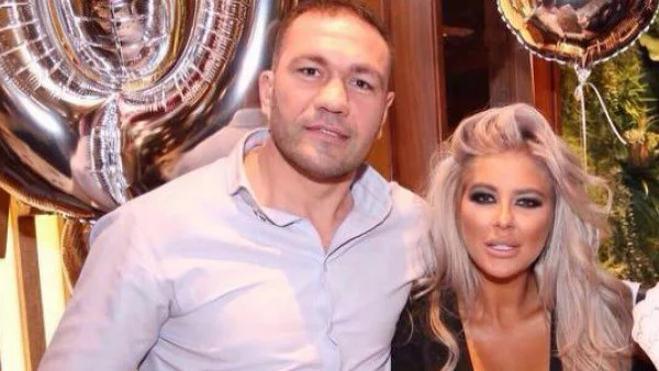 Кобрата предлага брак на Андреа на мача си с Джонсън?