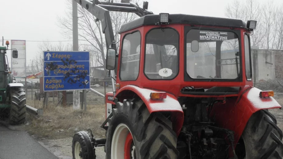 Гръцките фермери вдигнаха блокадата