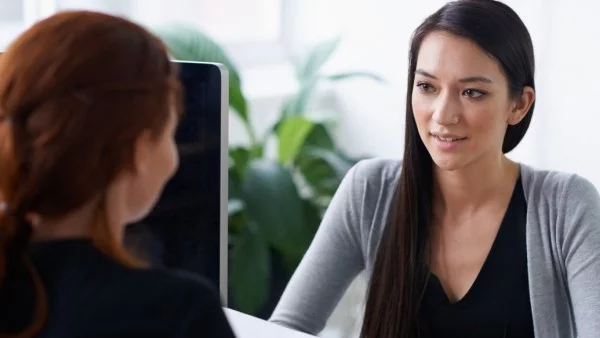 Как да държите си ръцете по време на интервю за работа