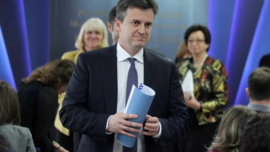 Министър Павлов: Има излишък на електроенергия