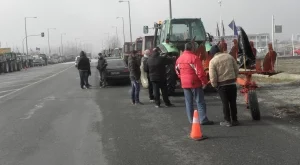 Гръцките фермери блокираха границата с Македония