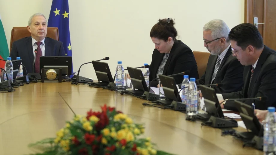 Има ли служебният кабинет прекалено големи правомощия?