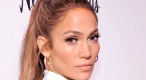 Дженифър Лопес показа моделите си за Джузепе Заноти