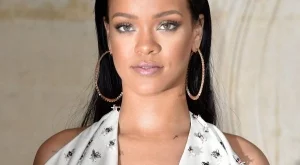 Звезди споделят за първата си целувка