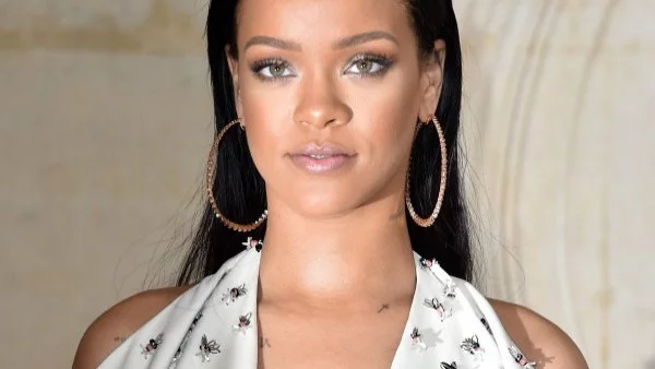 Звезди споделят за първата си целувка