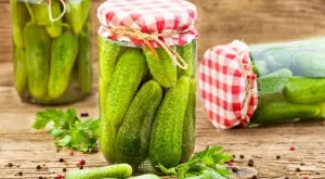 Сокът от киселите краставички е полезен, ето за какво