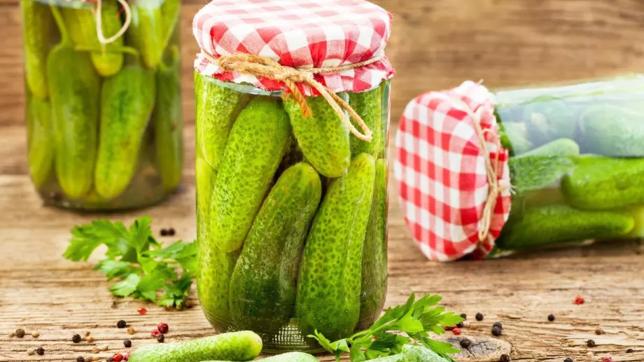 Сокът от киселите краставички е полезен, ето за какво
