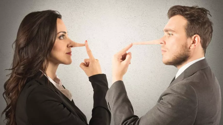 Край на манипулациите: С тези трикове може да познаете кога някой ви лъже