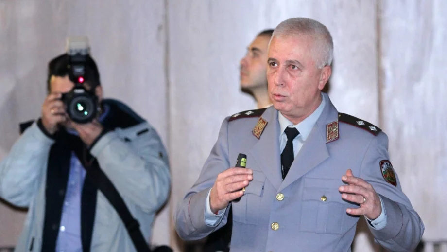 Ген. Николай Петров поема здравеопазването 