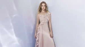 Рециклирани крайбрежни отпадъци се превръщат в красиви дрехи