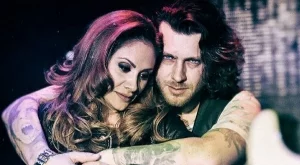 Мариана Попова дари Плачков с дете (снимка)