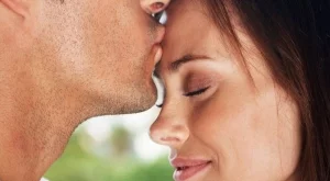 Ето колко държи на връзката ви според зодията му  