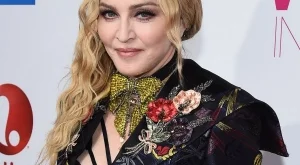 Мадона осинови 2 близначки от Малави