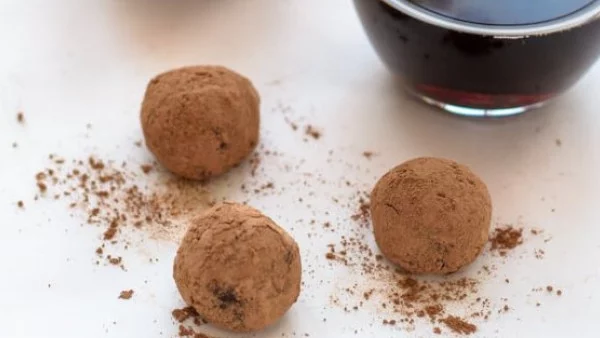 Шоколадови трюфели с червено вино