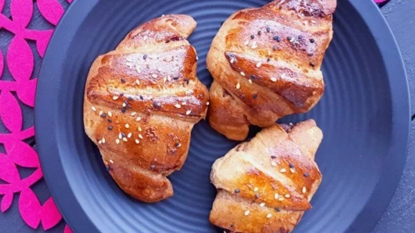 Пълнозърнести кифлички с кокосов акцент