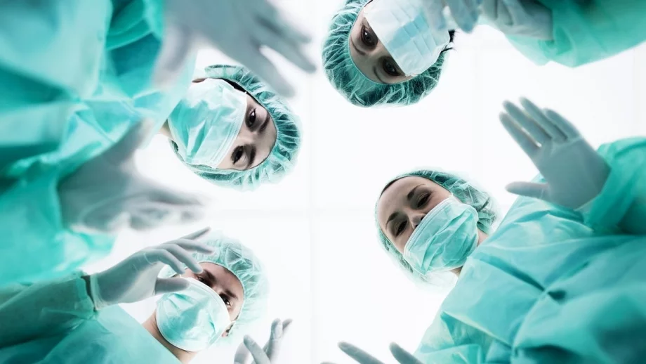 Младите лекари продължават масово да напускат България 