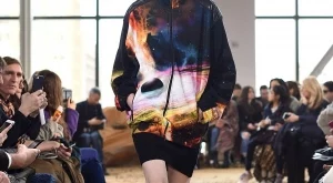 Lacoste впечатли Ню Йорк с космически дрехи