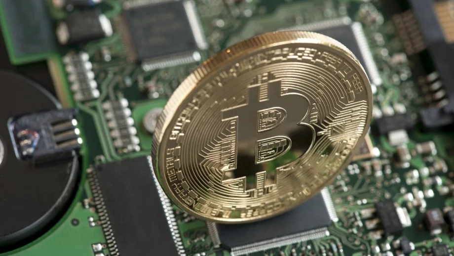 Биткойн вече е разделена на две валути 