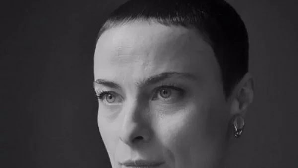 Йоана Буковска си отряза косата