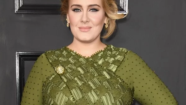 Адел най-после потвърди, че е омъжена