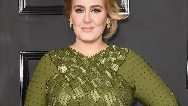 Адел: Уча сина си да бъде джентълмен