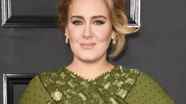  Адел помагала на пострадалите от пожара в Лондон