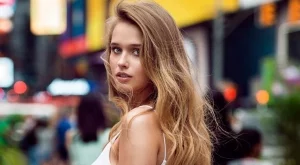 Това е момичето, около което иска да е всеки