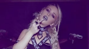 Гери-Никол си показа гърдите в Ню Йорк (снимка)