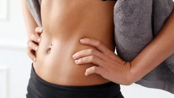 12 упражнения за стегнат корем, които можеш да правиш у дома