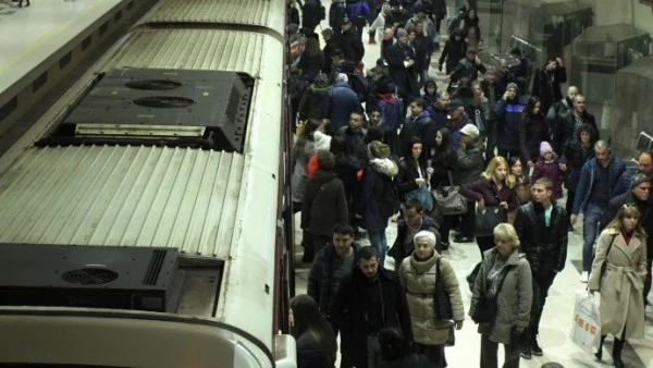 Заради проблем с влак: Столичното метро спря за 10 минути